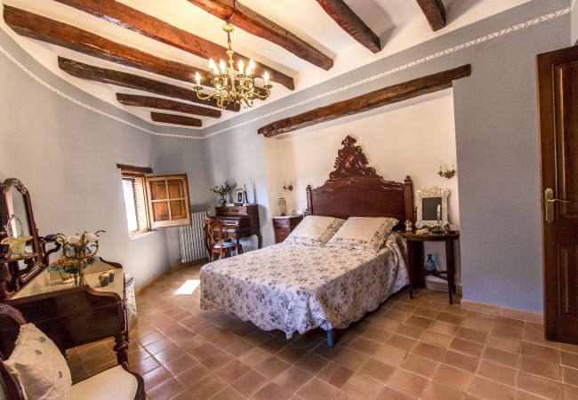 Villa in Santa Oliva - Timeless Elegance near Barcelona, 14 min to beach