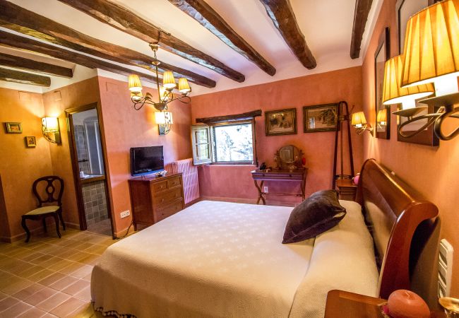 Villa in Santa Oliva - Timeless Elegance near Barcelona, 14 min to beach