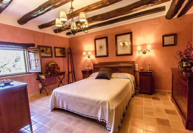Villa in Santa Oliva - Timeless Elegance near Barcelona, 14 min to beach Villa in Santa Oliva - Timeless Elegance near Barcelona, 14 min to beach