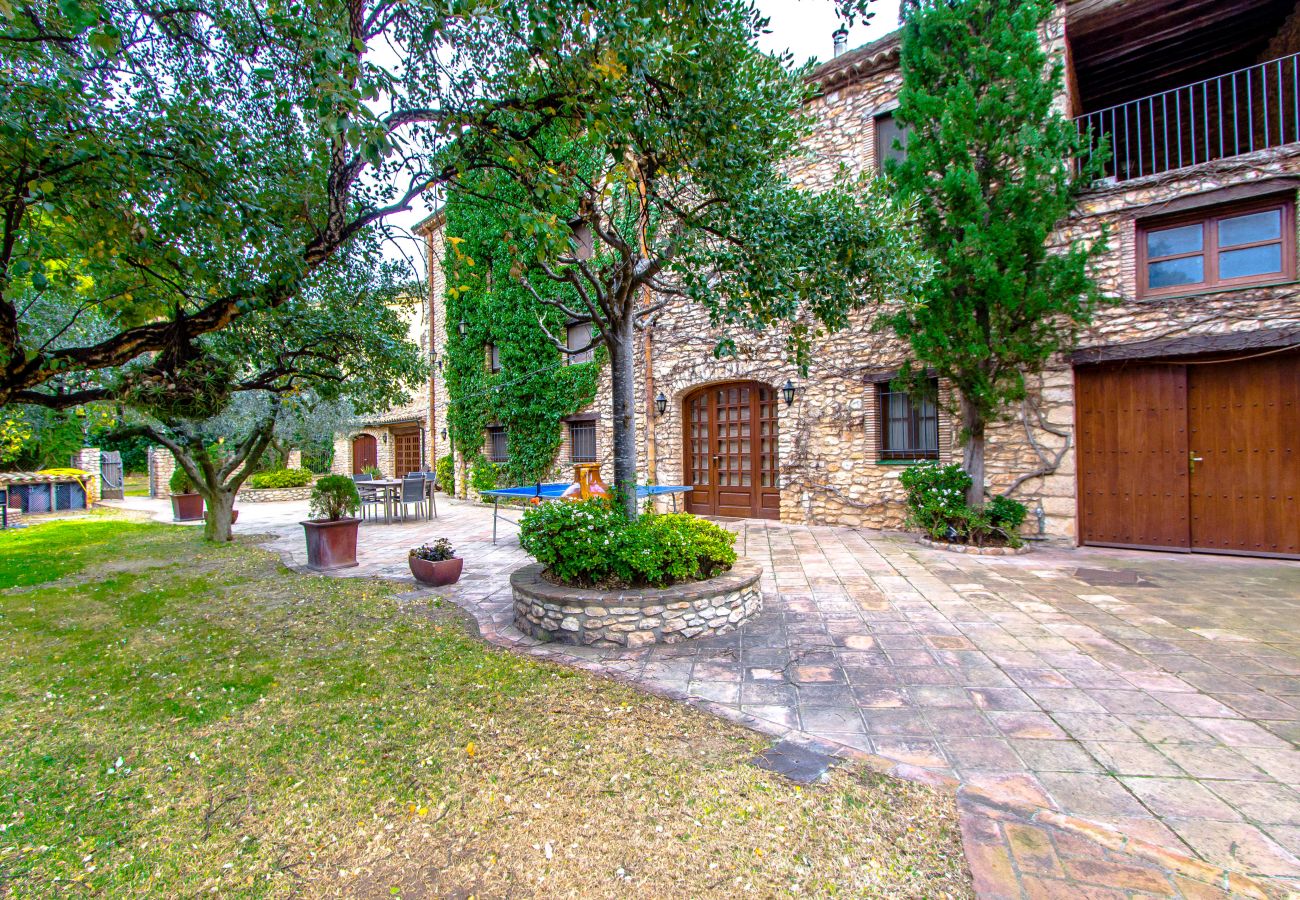 Villa in Santa Oliva - Timeless Elegance near Barcelona, 14 min to beach