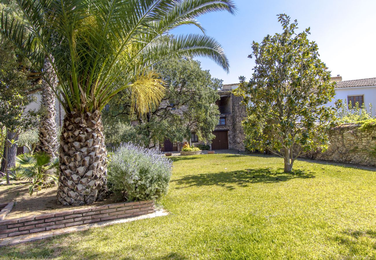 Villa in Santa Oliva - Timeless Elegance near Barcelona, 14 min to beach