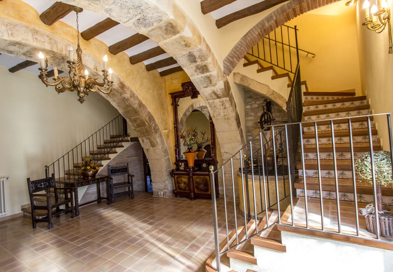 Villa in Santa Oliva - Timeless Elegance near Barcelona, 14 min to beach