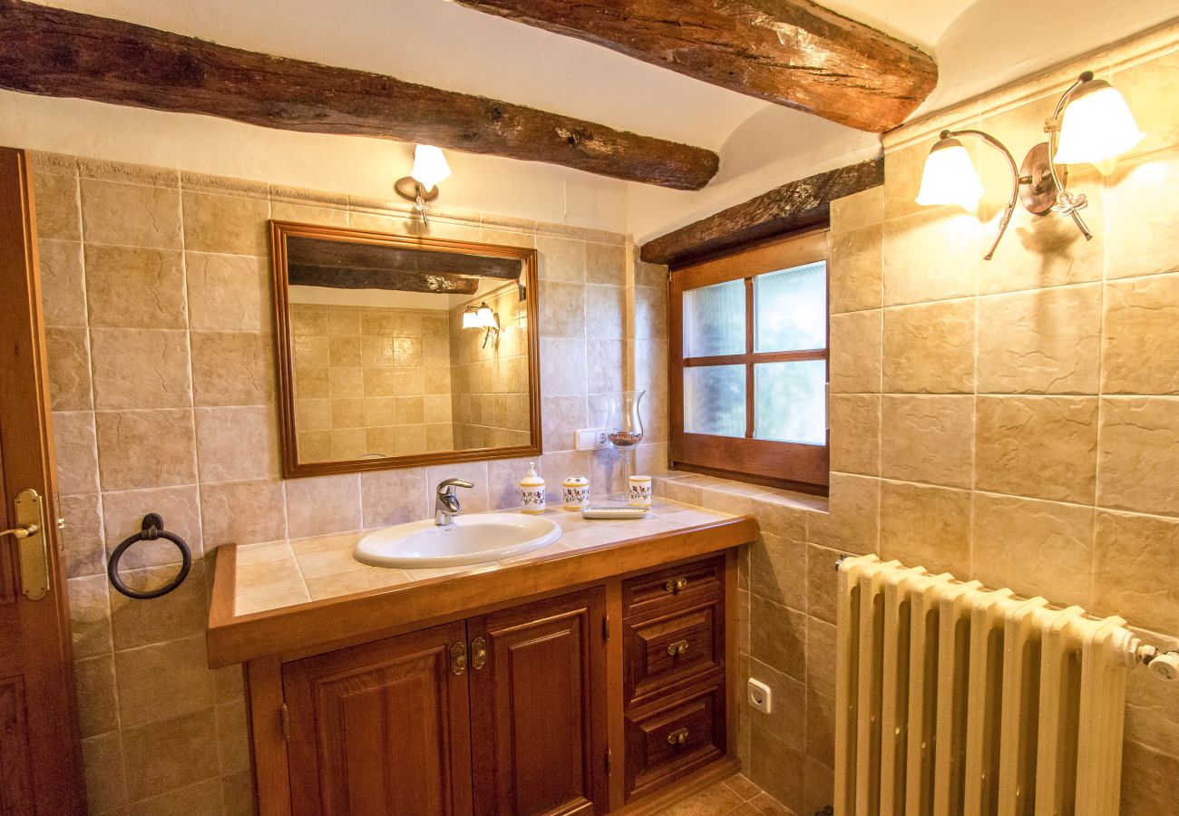 Villa in Santa Oliva - Timeless Elegance near Barcelona, 14 min to beach