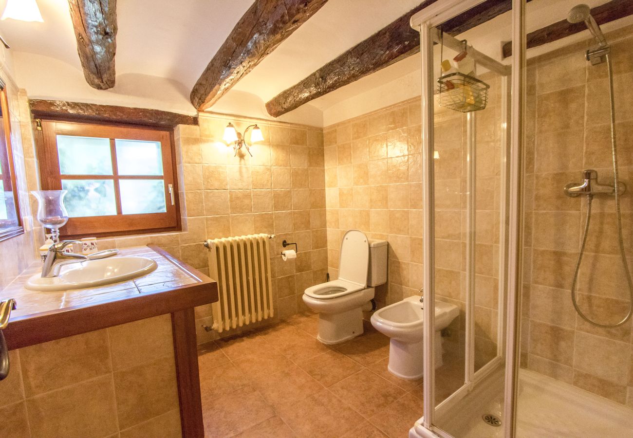 Villa in Santa Oliva - Timeless Elegance near Barcelona, 14 min to beach