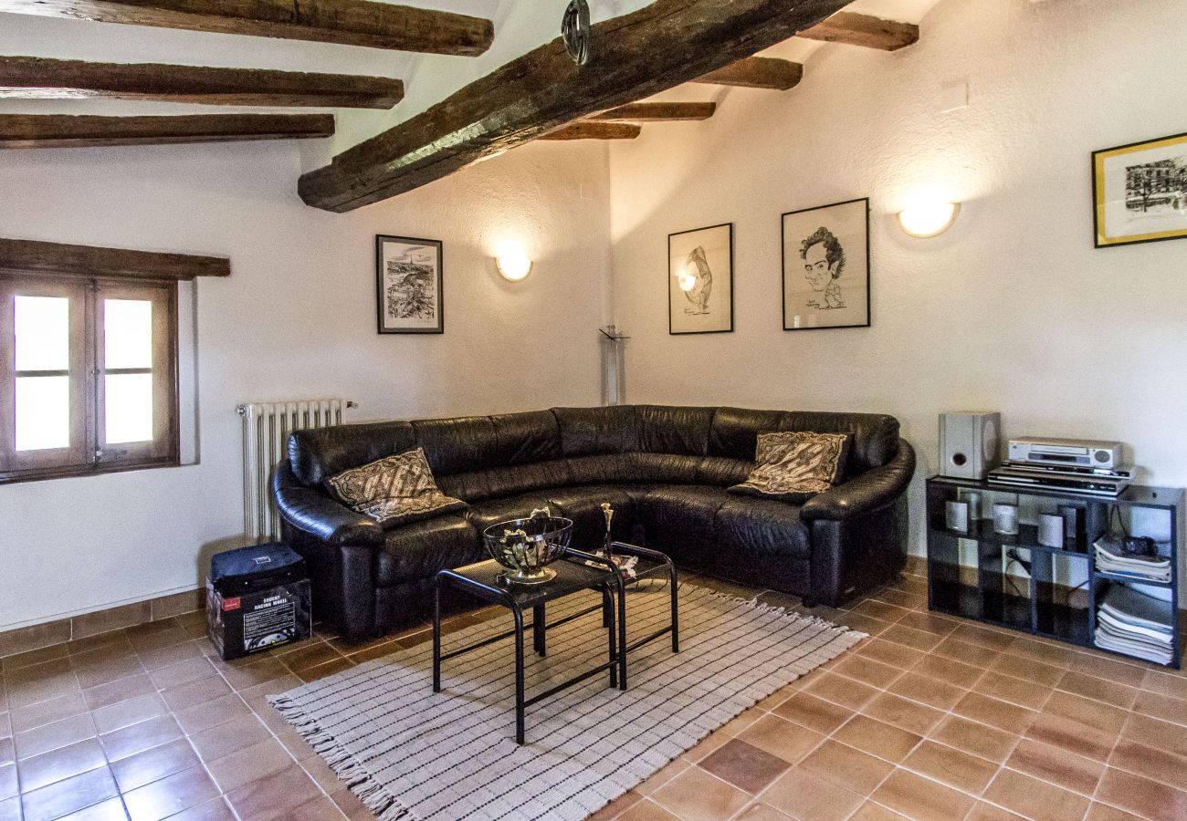 Villa in Santa Oliva - Timeless Elegance near Barcelona, 14 min to beach