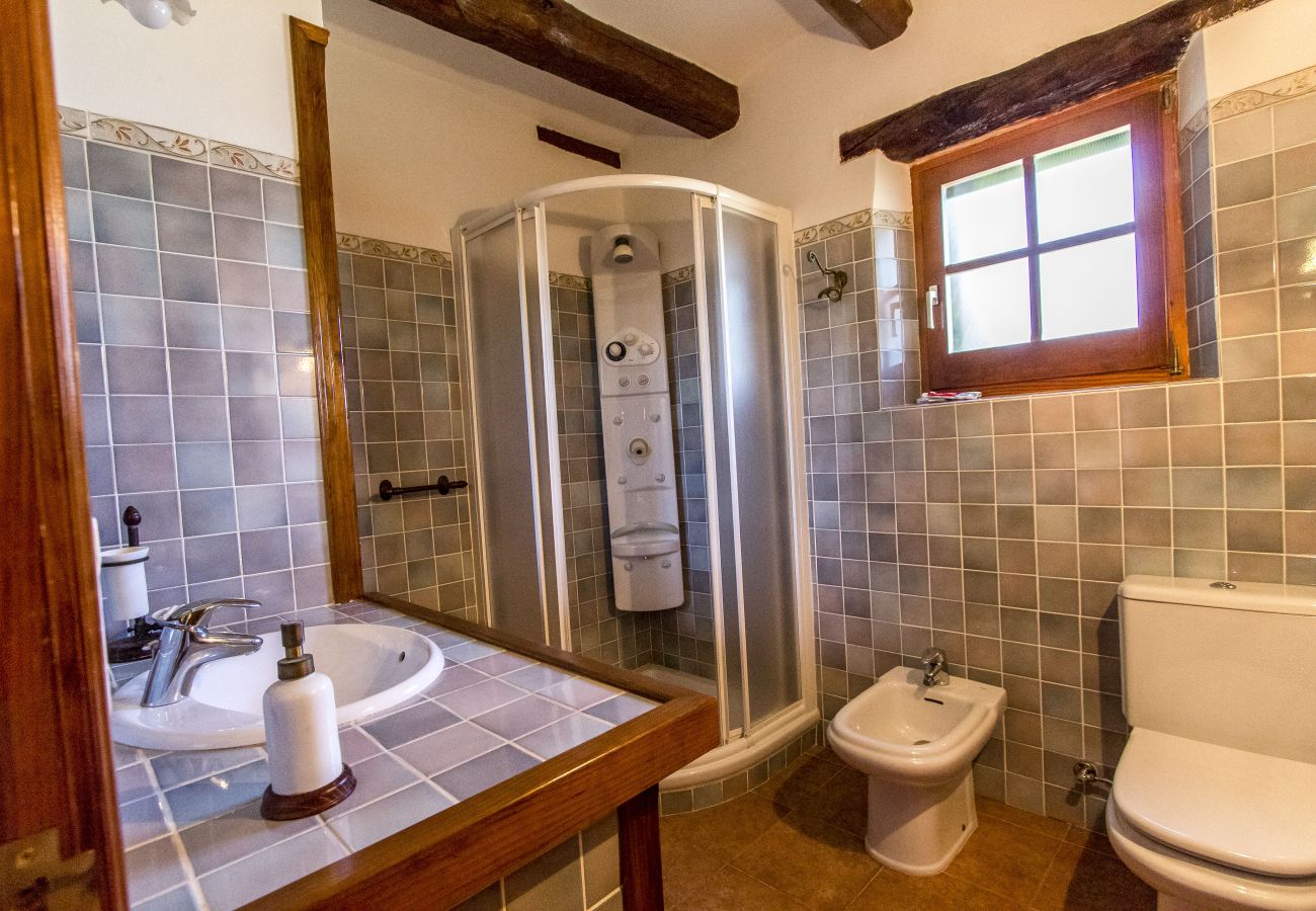 Villa in Santa Oliva - Timeless Elegance near Barcelona, 14 min to beach