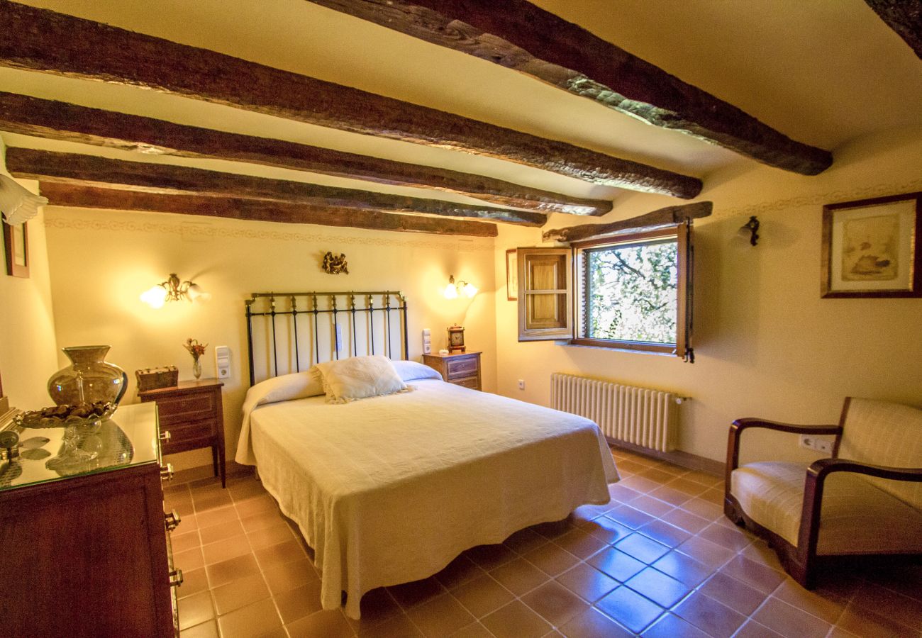 Villa in Santa Oliva - Timeless Elegance near Barcelona, 14 min to beach