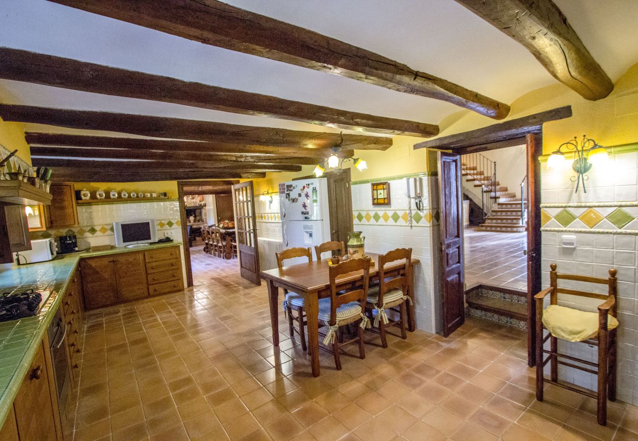 Villa in Santa Oliva - Timeless Elegance near Barcelona, 14 min to beach