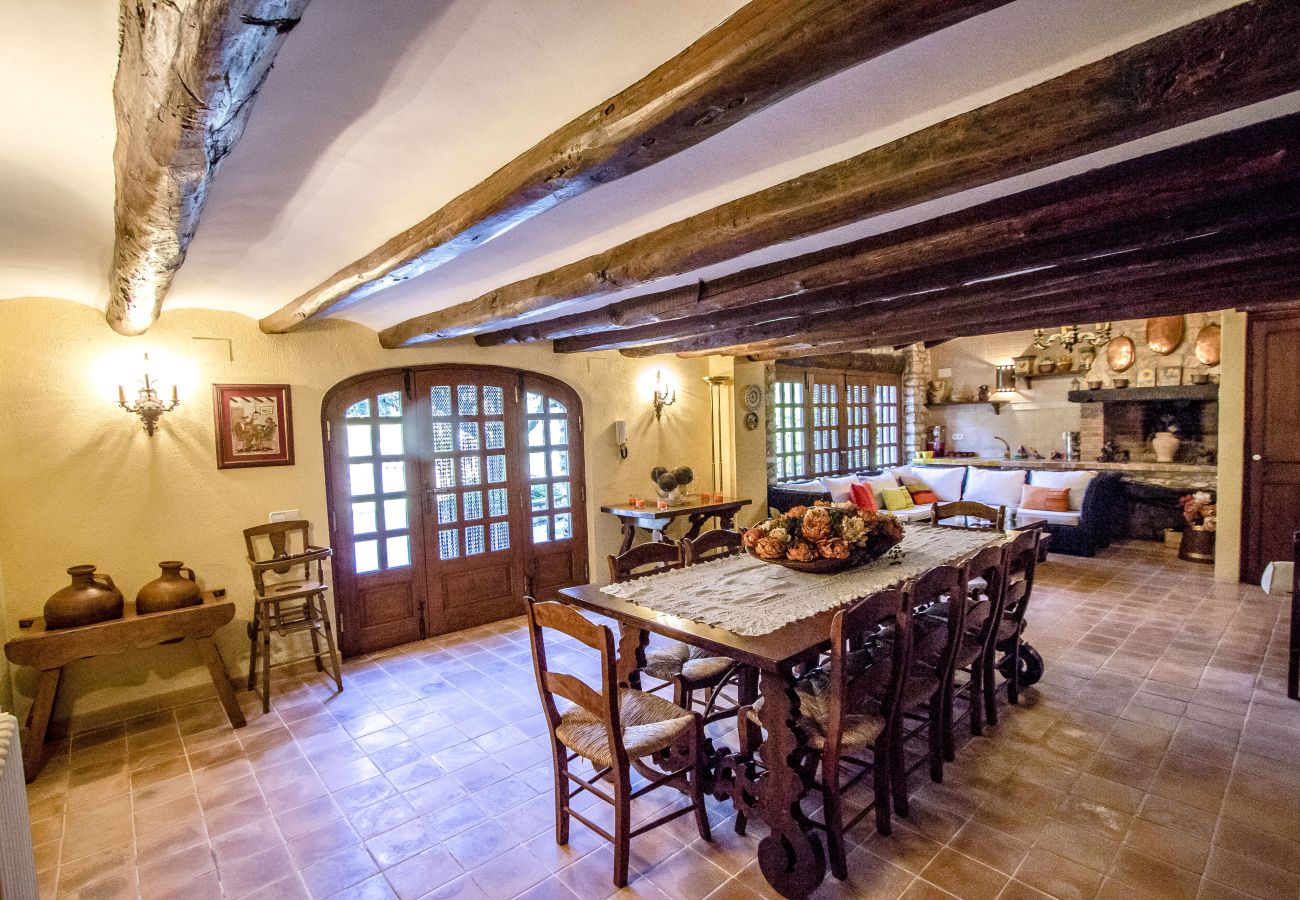 Villa in Santa Oliva - Timeless Elegance near Barcelona, 14 min to beach