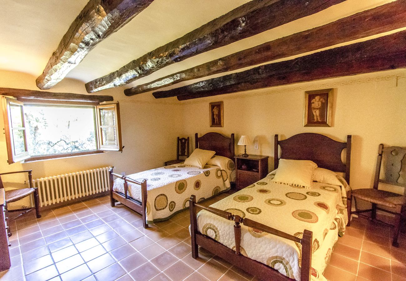 Villa in Santa Oliva - Timeless Elegance near Barcelona, 14 min to beach