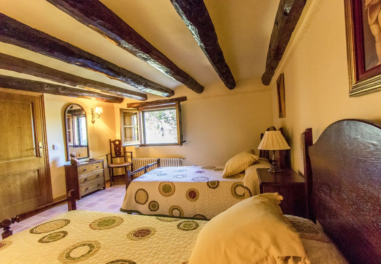 Villa in Santa Oliva - Timeless Elegance near Barcelona, 14 min to beach