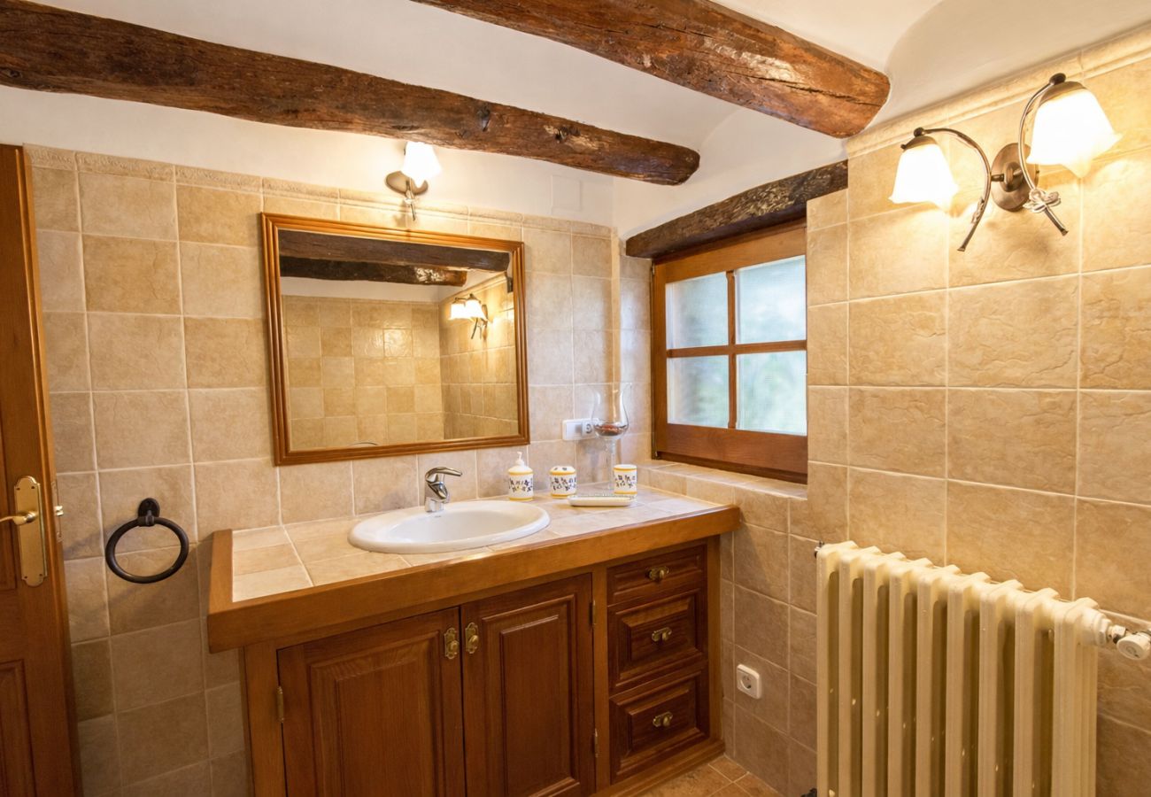 Villa in Santa Oliva - Timeless Elegance near Barcelona, 14 min to beach