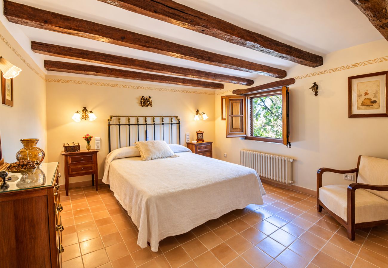 Villa in Santa Oliva - Timeless Elegance near Barcelona, 14 min to beach