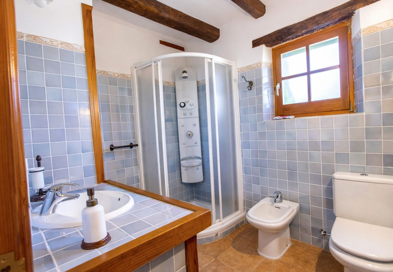 Villa in Santa Oliva - Timeless Elegance near Barcelona, 14 min to beach