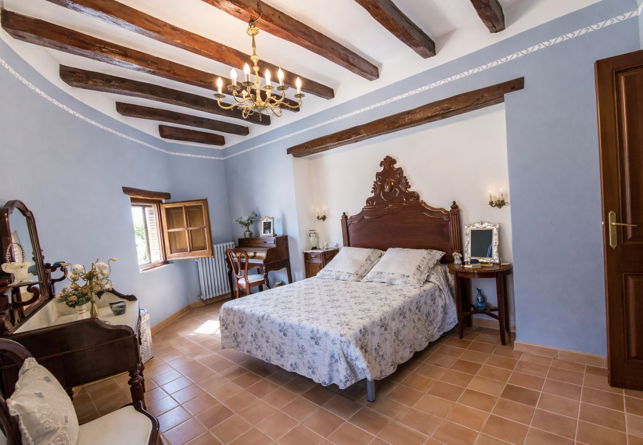Villa in Santa Oliva - Timeless Elegance near Barcelona, 14 min to beach