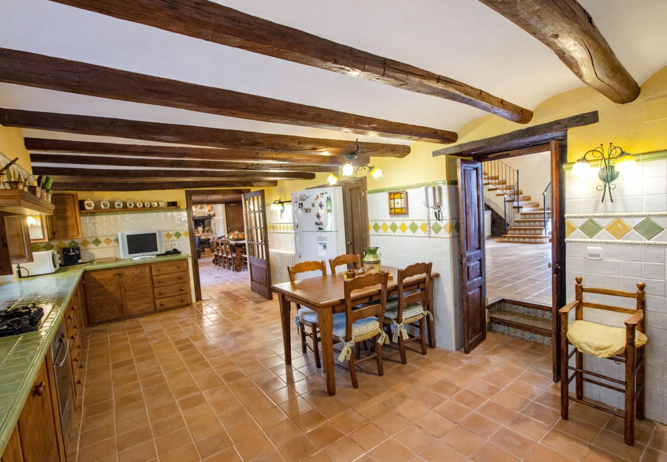 Villa in Santa Oliva - Timeless Elegance near Barcelona, 14 min to beach