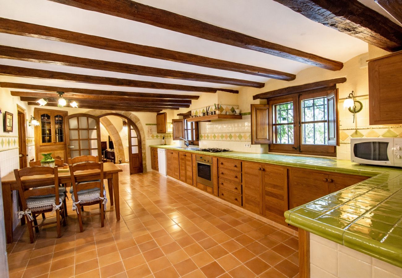 Villa in Santa Oliva - Timeless Elegance near Barcelona, 14 min to beach