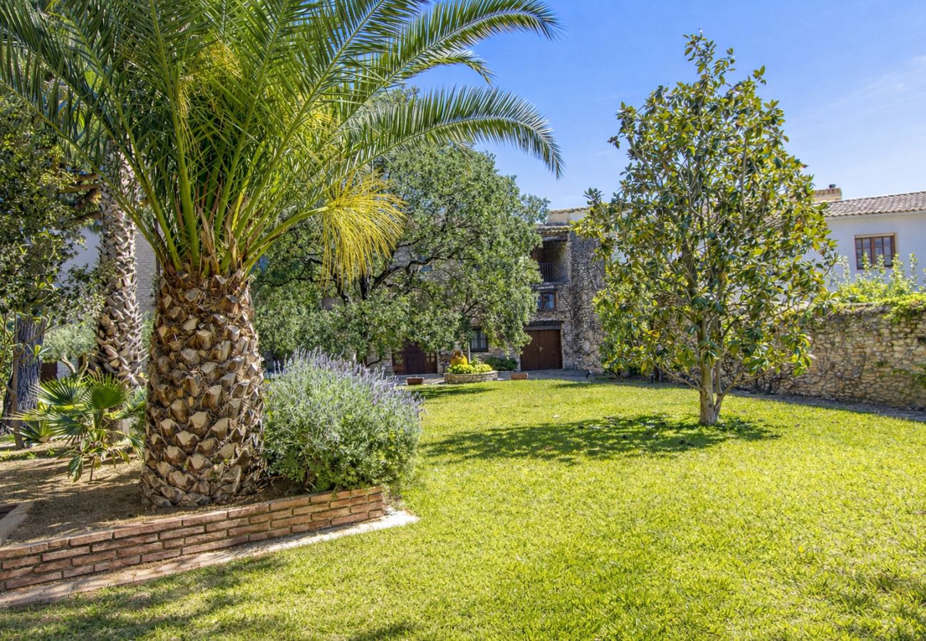 Villa in Santa Oliva - Timeless Elegance near Barcelona, 14 min to beach