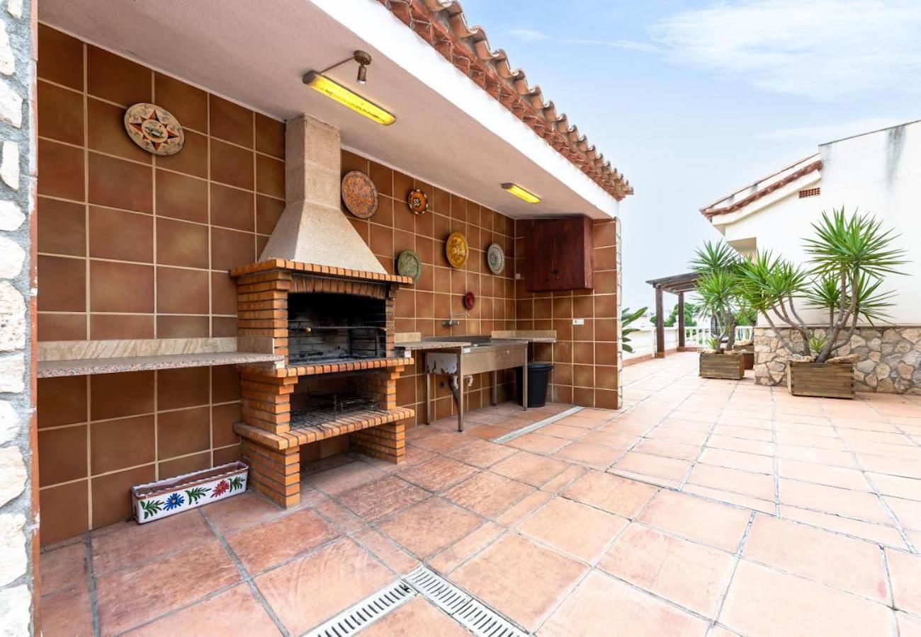 Villa in El Perelló - Tranquil Paradise, Private Pool - only 200m to beach! 