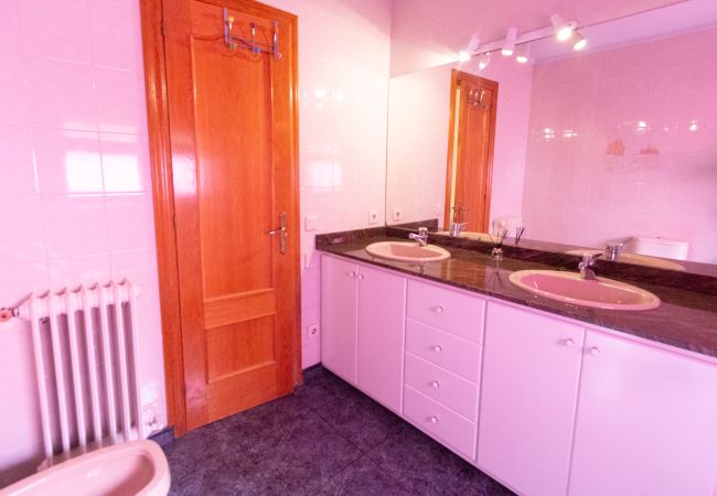 Villa in Banyoles - Oasis with private pool near lake and Dali Museum!  Villa in Banyoles - Oasis with private pool near lake and Dali Museum!