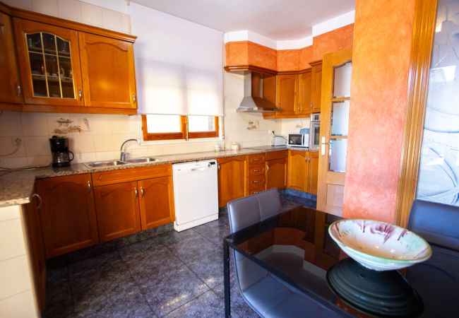 Villa in Banyoles - Oasis with private pool near lake and Dali Museum!  Villa in Banyoles - Oasis with private pool near lake and Dali Museum!