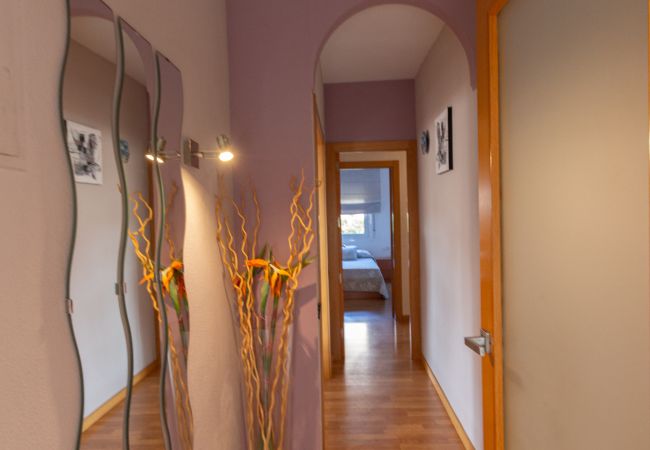 Villa in Pineda de Mar - Cozy beach town villa for 8 - no car necessary! Villa in Pineda de Mar - Cozy beach town villa for 8 - no car necessary!
