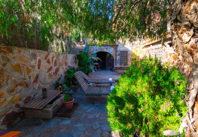 Villa in Argentona - Winter Cozy with Jacuzzi & Fire 27km to Barcelona! Villa in Argentona - Winter Cozy with Jacuzzi & Fire 27km to Barcelona!