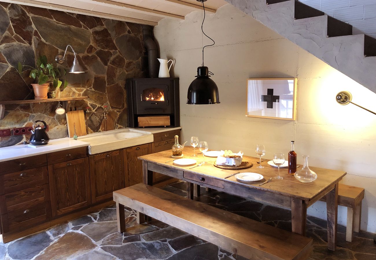 Villa in Argentona - Winter Cozy with Jacuzzi & Fire 27km to Barcelona!