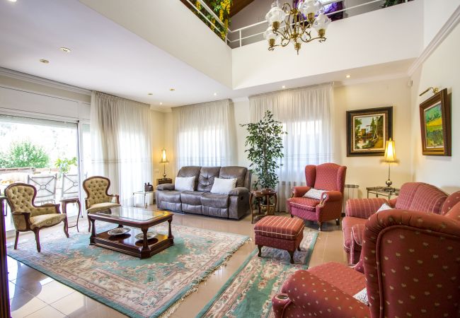 Villa in Sabadell - Nature, pool, tennis, 15 minutes to Barcelona! Villa in Sabadell - Nature, pool, tennis, 15 minutes to Barcelona!