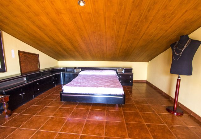 Villa in Sabadell - Nature, pool, tennis, 15 minutes to Barcelona! Villa in Sabadell - Nature, pool, tennis, 15 minutes to Barcelona!