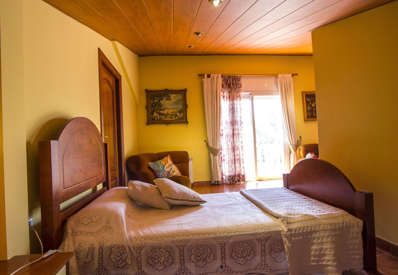 Villa in Sabadell - Nature, pool, tennis, 15 minutes to Barcelona!