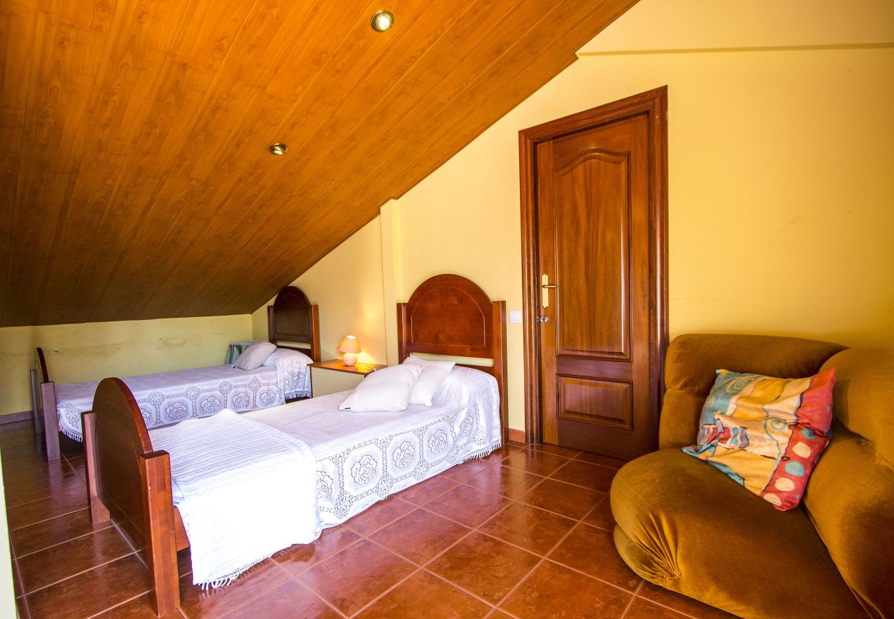 Villa in Sabadell - Nature, pool, tennis, 15 minutes to Barcelona!