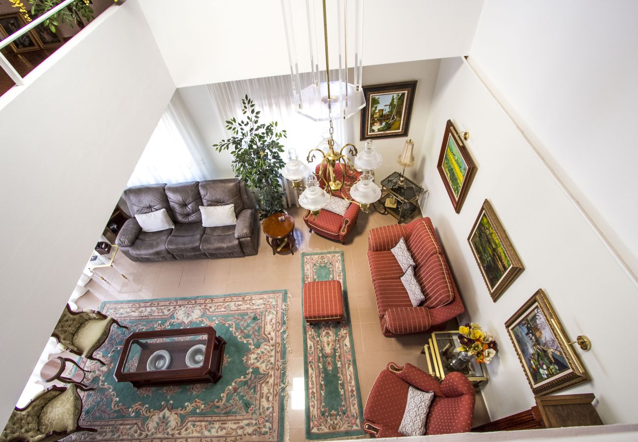 Villa in Sabadell - Nature, pool, tennis, 15 minutes to Barcelona!