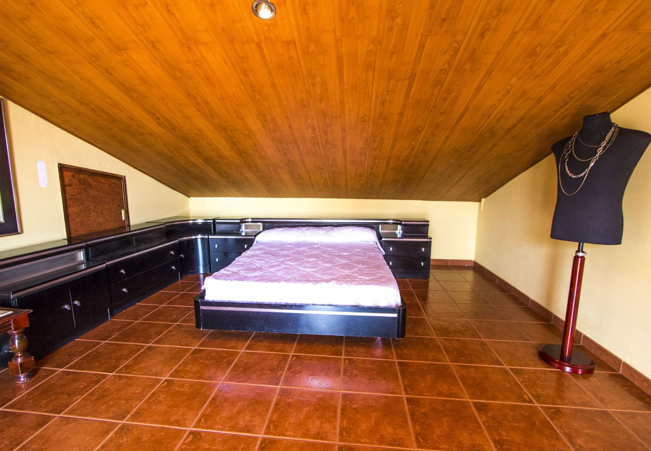 Villa in Sabadell - Nature, pool, tennis, 15 minutes to Barcelona!