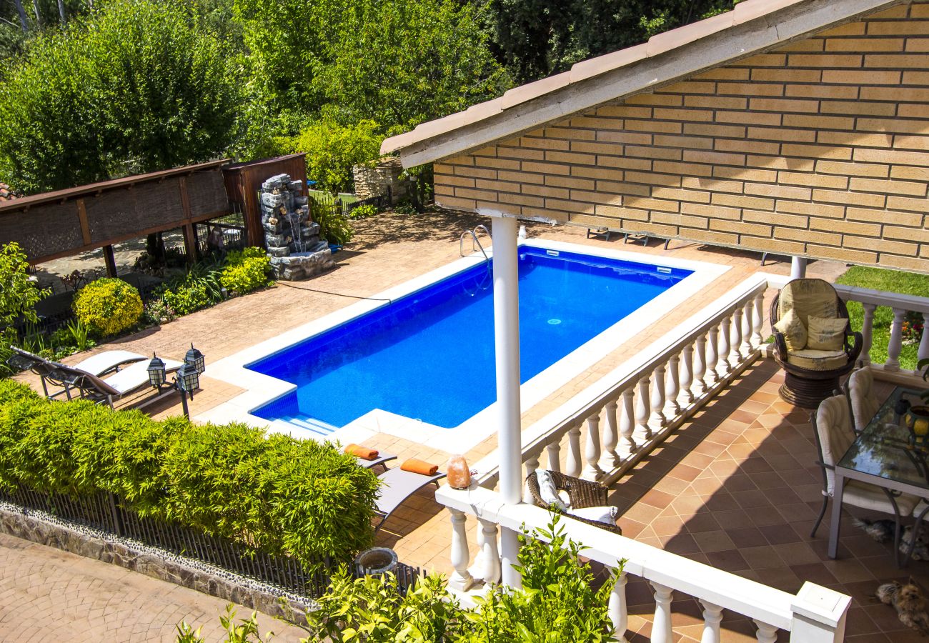 Villa in Sabadell - Nature, pool, tennis, 15 minutes to Barcelona!