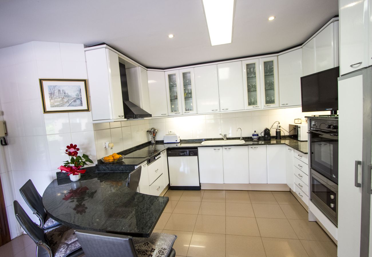 Villa in Sabadell - Nature, pool, tennis, 15 minutes to Barcelona!