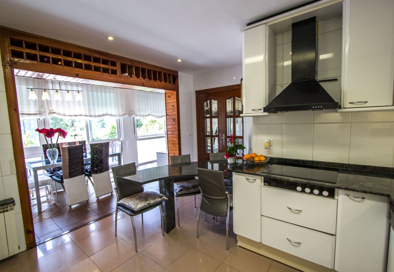 Villa in Sabadell - Nature, pool, tennis, 15 minutes to Barcelona!