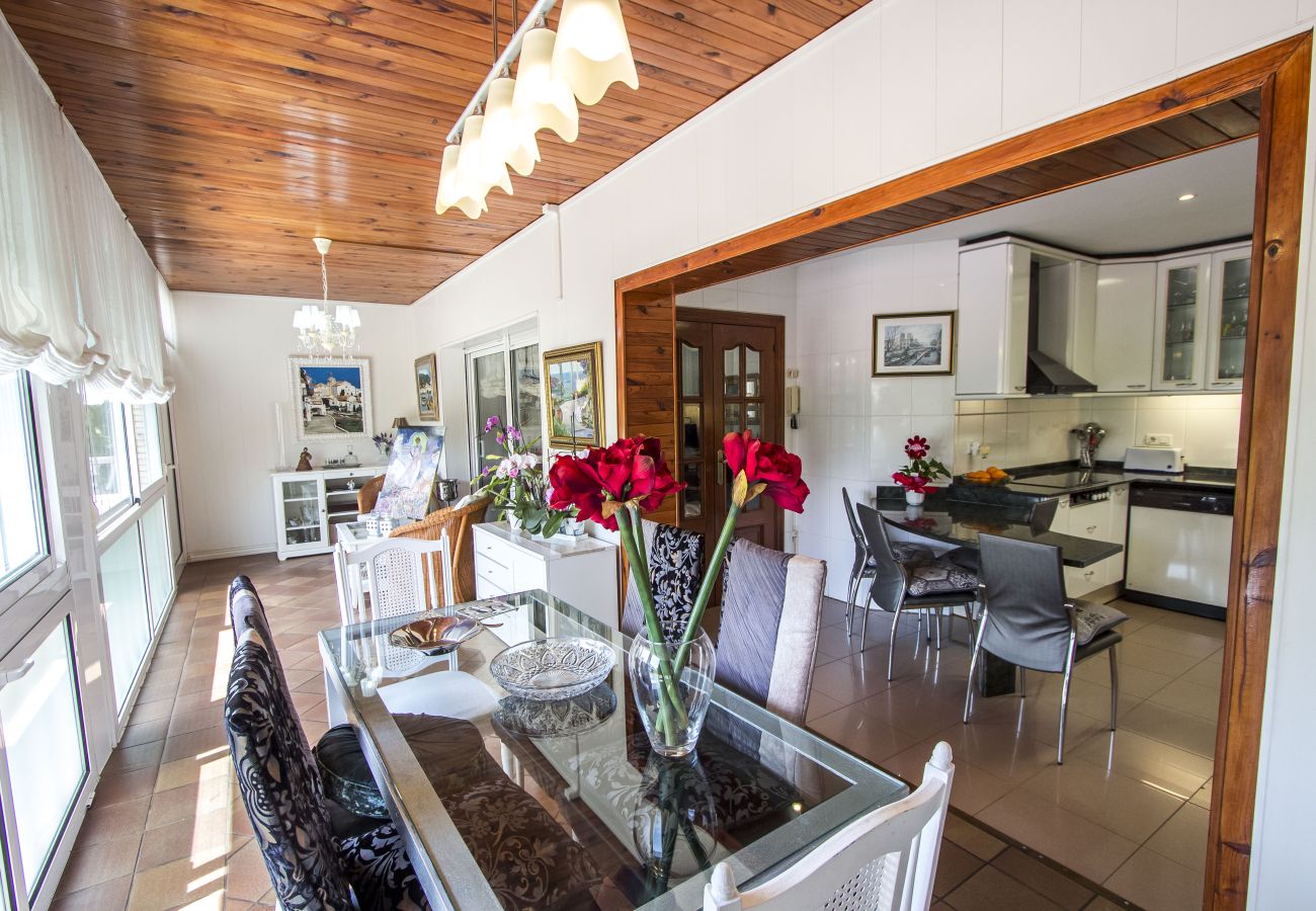 Villa in Sabadell - Nature, pool, tennis, 15 minutes to Barcelona!