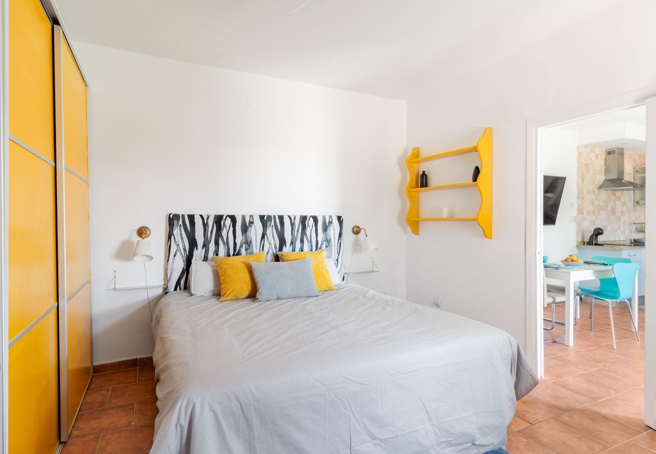 Apartment in Málaga - Serene Views in Málaga City - easy access to historic centre!