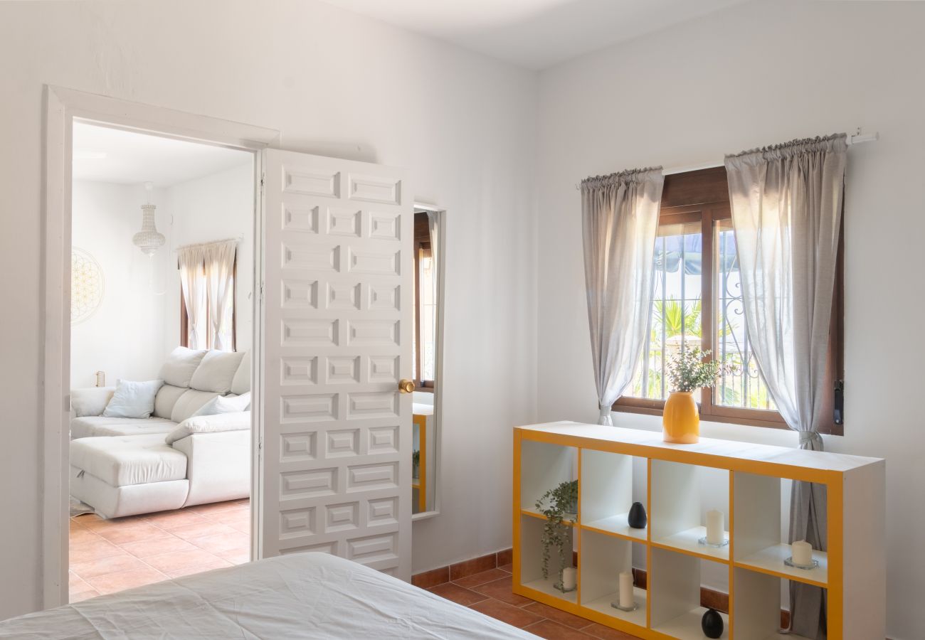 Apartment in Málaga - Serene Views in Málaga City - easy access to historic centre!