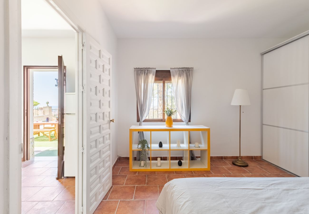 Apartment in Málaga - Serene Views in Málaga City - easy access to historic centre!