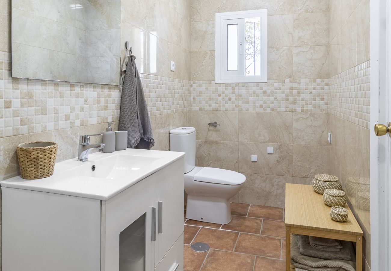 Apartment in Málaga - Serene Views in Málaga City - easy access to historic centre!