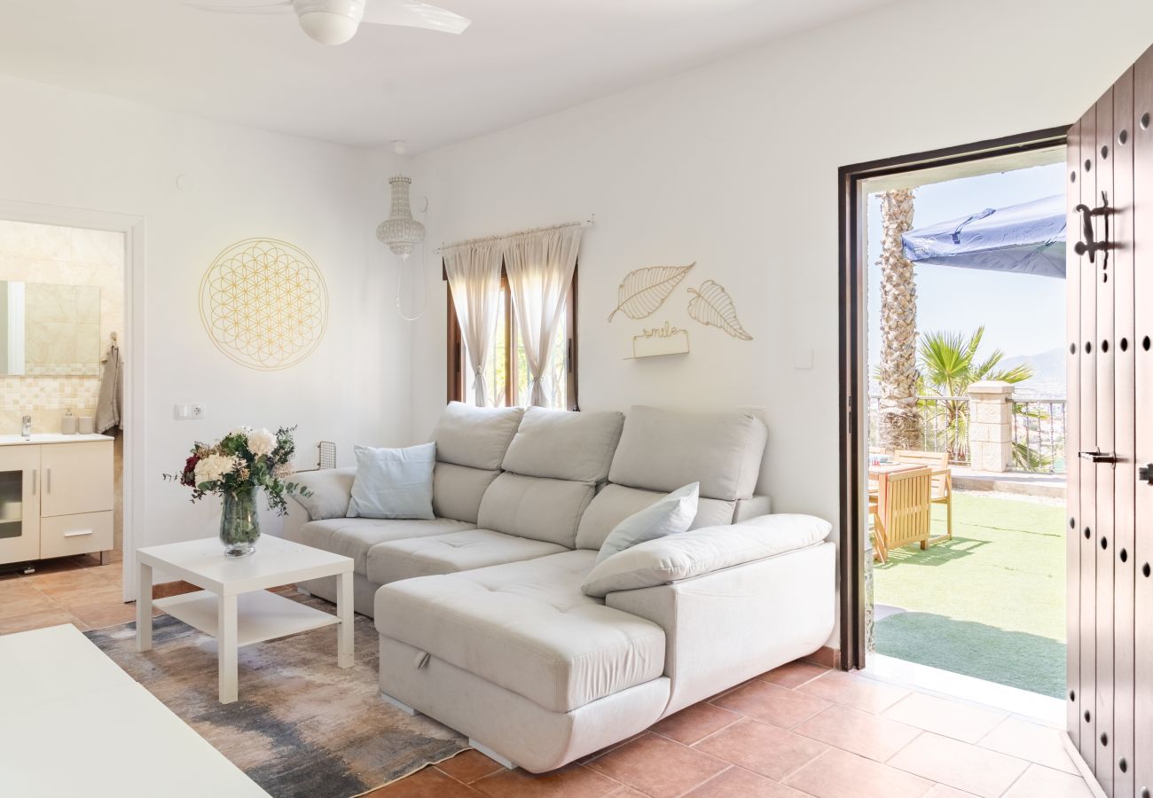 Apartment in Málaga - Serene Views in Málaga City - easy access to historic centre!