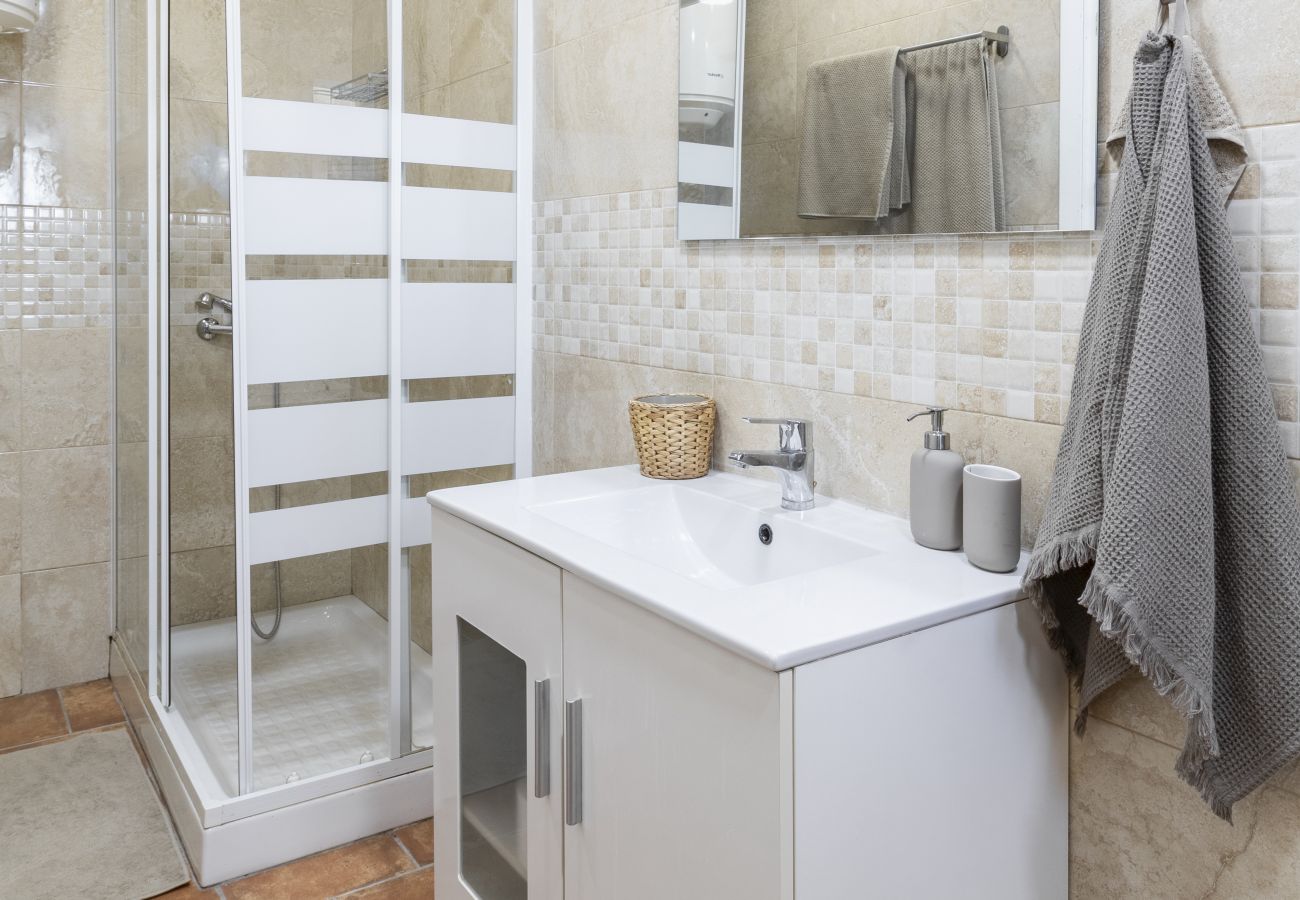 Apartment in Málaga - Serene Views in Málaga City - easy access to historic centre!