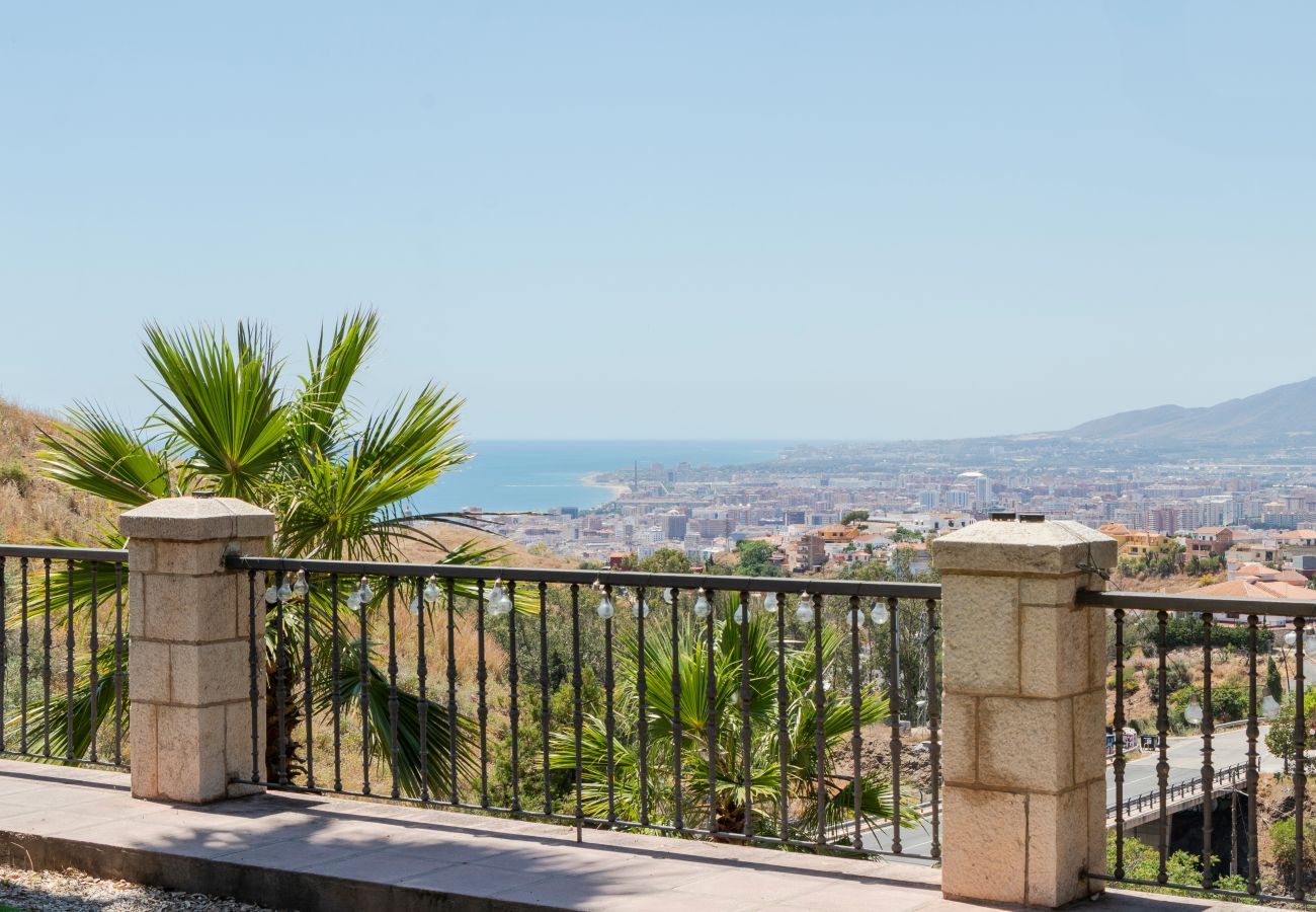 Apartment in Málaga - Serene Views in Málaga City - easy access to historic centre!