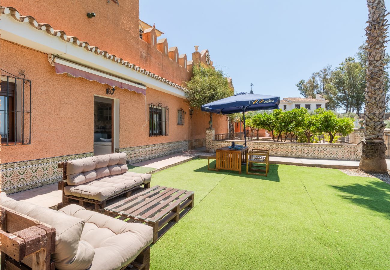 Apartment in Málaga - Serene Views in Málaga City - easy access to historic centre!