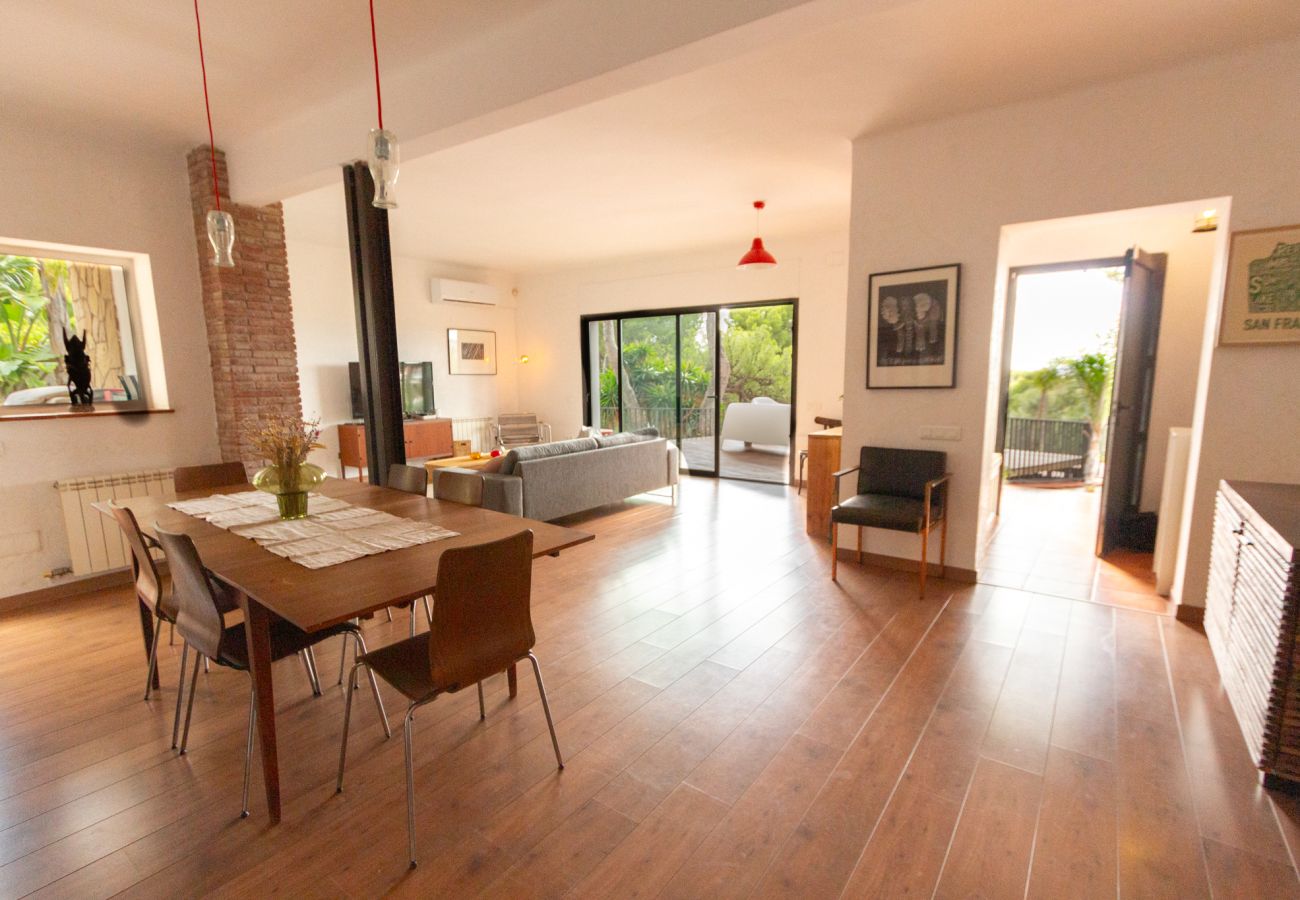Villa in Castelldefels - Private and Charming Villa 5 min to Beach and 20 min to BCN!