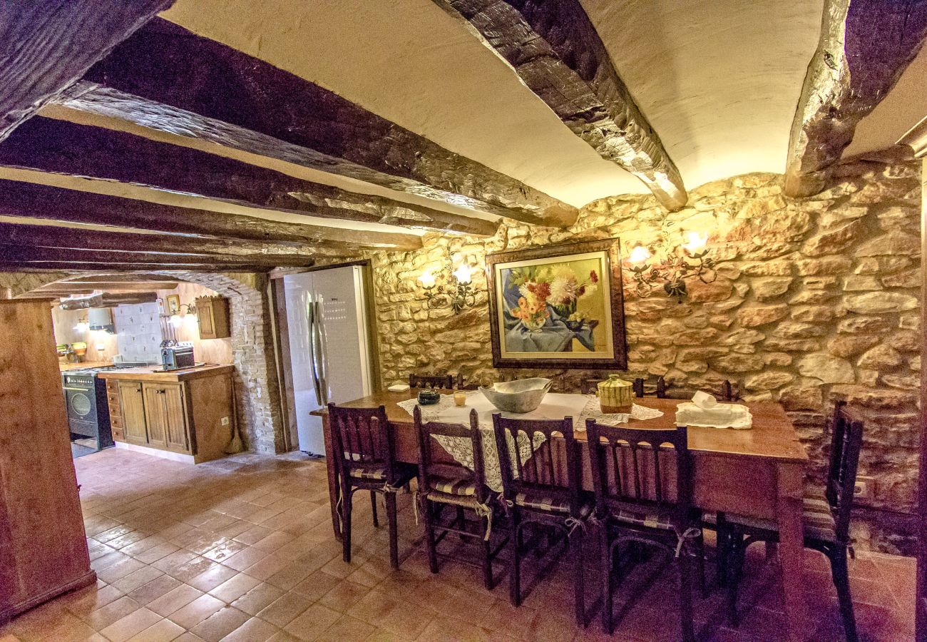 Villa in Santa Oliva - Escape into history and elegance at this majestic twin estate with a total capacity for 32 guests, just 14 minutes from Barcelona.