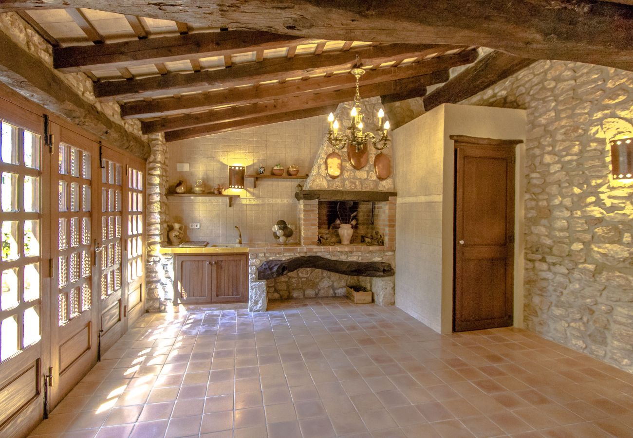 Villa in Santa Oliva - Escape into history and elegance at this majestic twin estate with a total capacity for 32 guests, just 14 minutes from Barcelona.