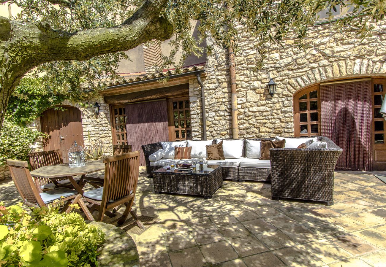 Villa in Santa Oliva - Escape into history and elegance at this majestic twin estate with a total capacity for 32 guests, just 14 minutes from Barcelona.